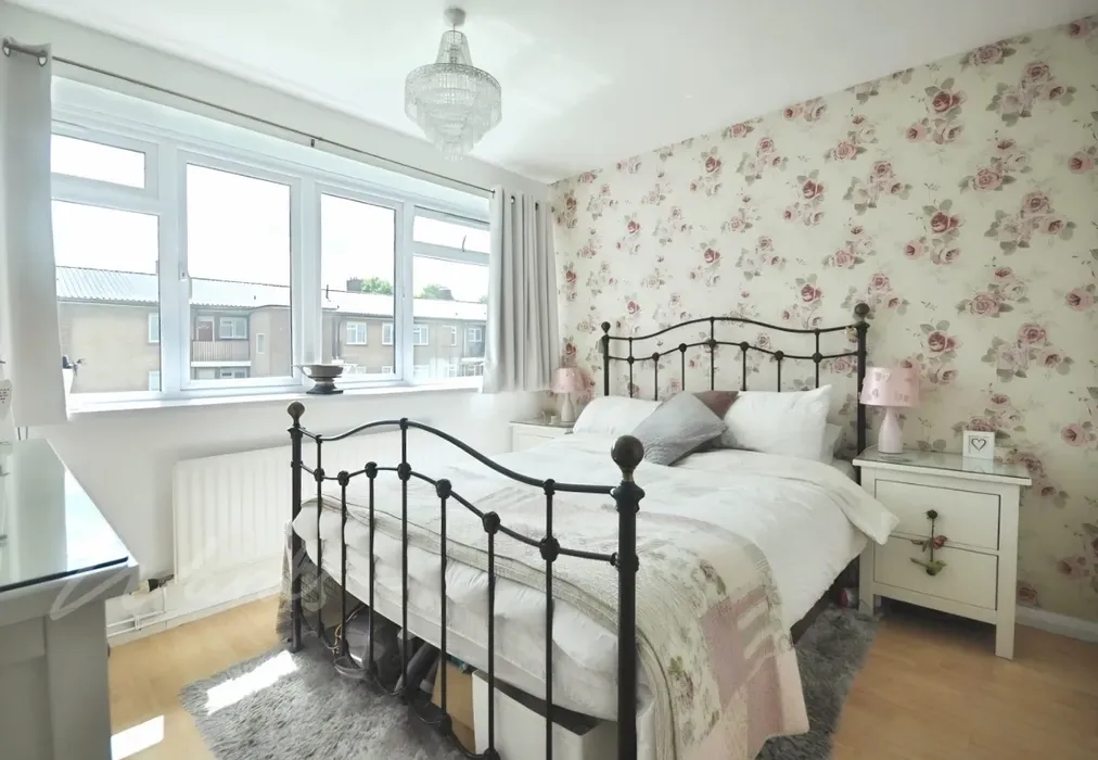 Bedroom - St. Edmund's Road Dartford DA1 - Wards of Kent