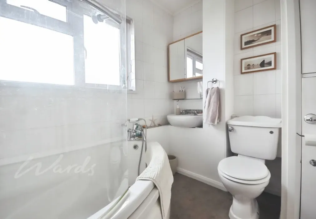 Bathroom - St. Edmund's Road Dartford DA1 - Wards of Kent