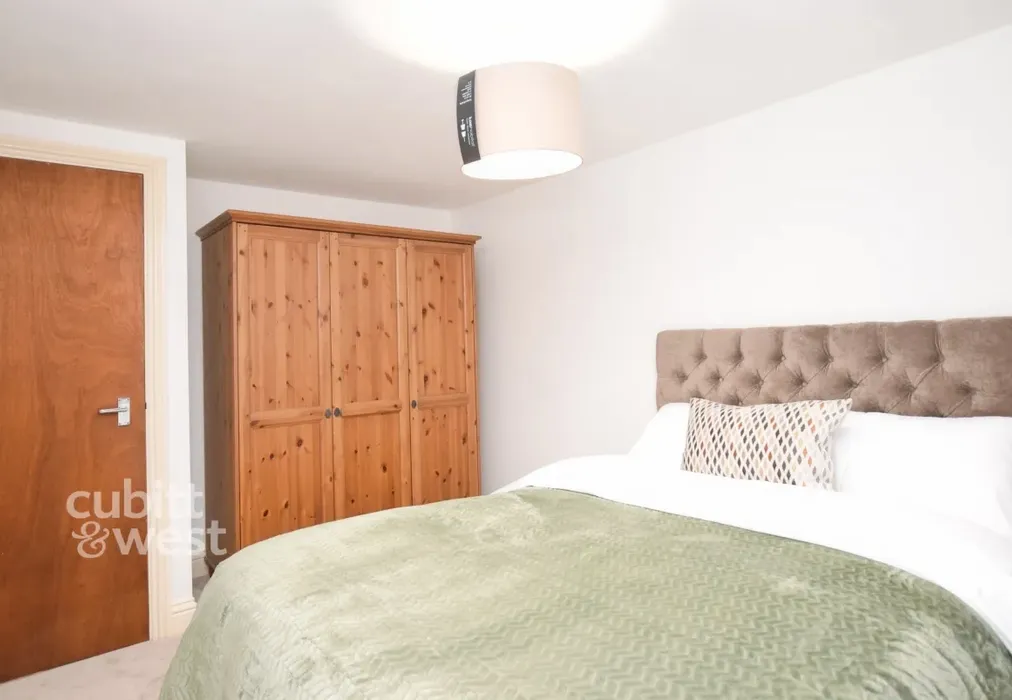 bedroom - New Street Horsham RH13 - Wards of Kent