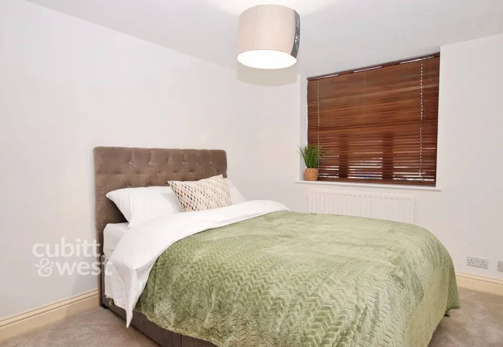 bed - New Street Horsham RH13 - Wards of Kent