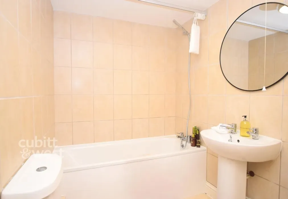 bathroom - New Street Horsham RH13 - Wards of Kent