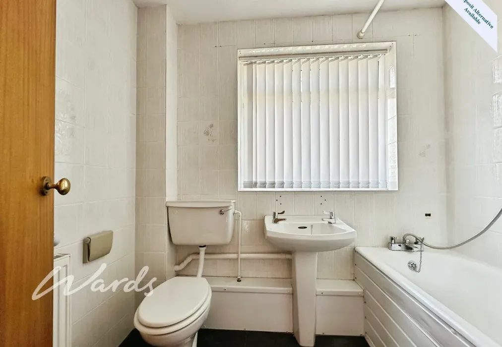 Bathroom - Braddick Close Maidstone ME15 - Wards of Kent