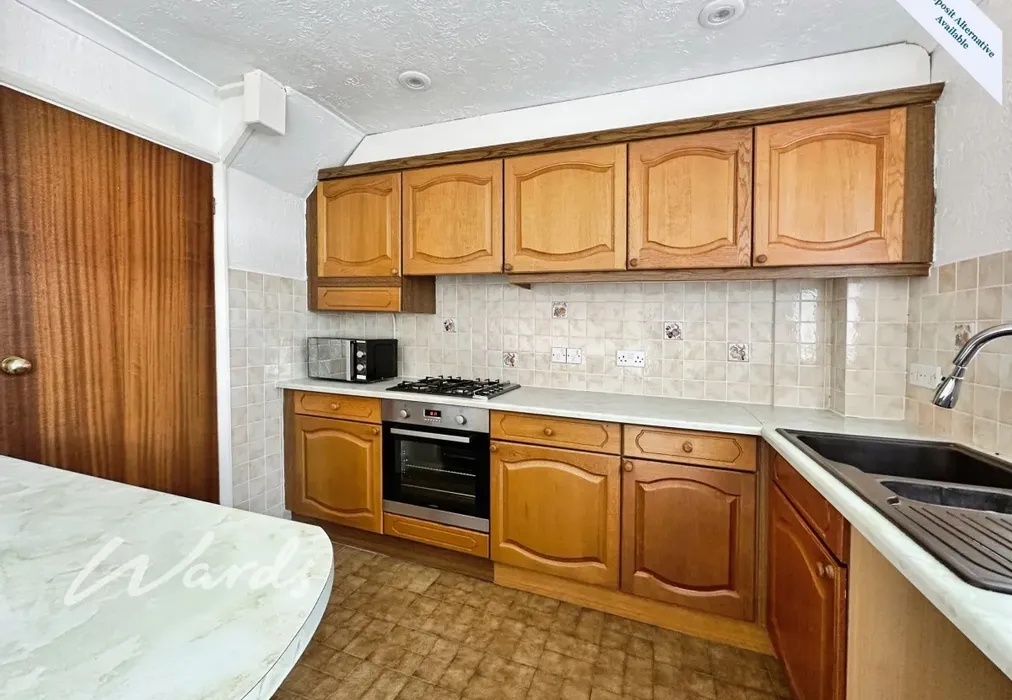 Kitchen - Braddick Close Maidstone ME15 - Wards of Kent