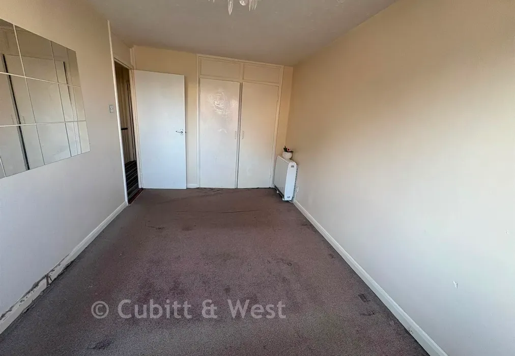 Bedroom 1 - Lumsden Road, Southsea, Hampshire - Wards of Kent