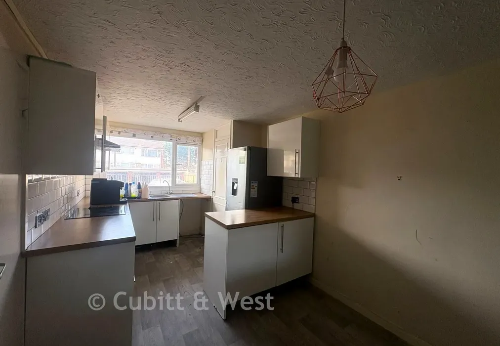 Kitchen - Lumsden Road, Southsea, Hampshire - Wards of Kent