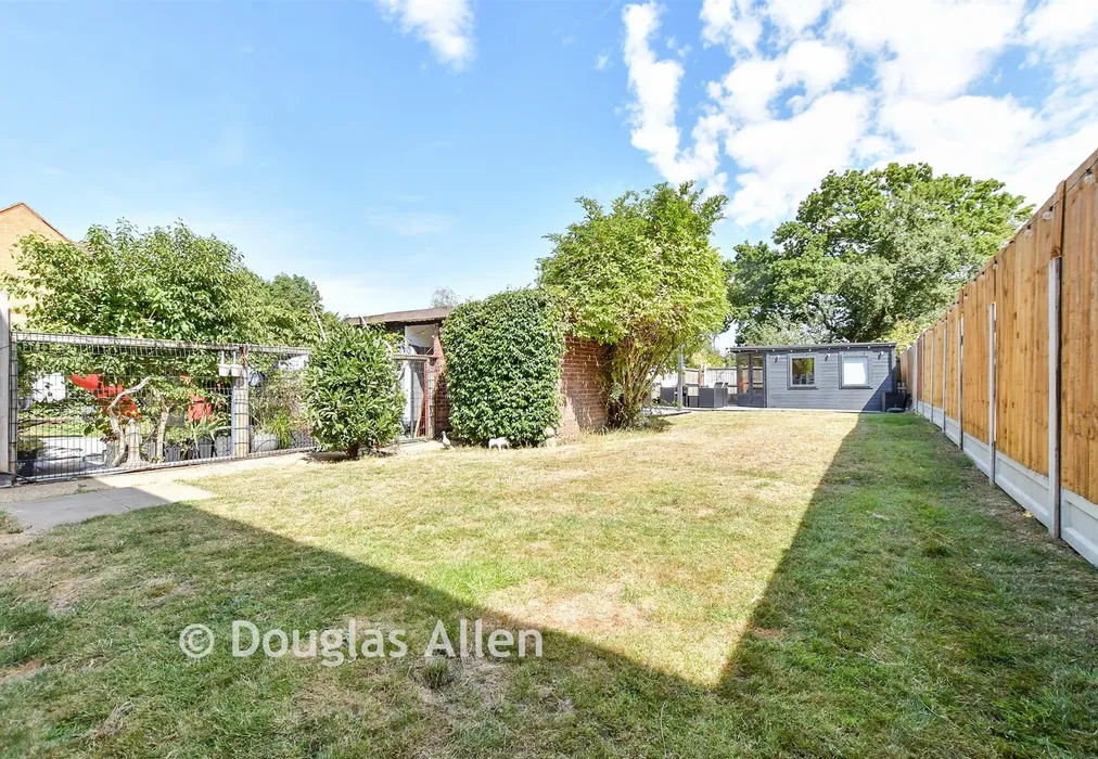 Rear Garden - Rettendon View, Wickford, Essex - Wards of Kent