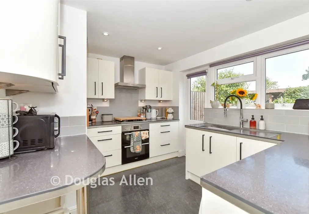 Kitchen - Rettendon View, Wickford, Essex - Wards of Kent