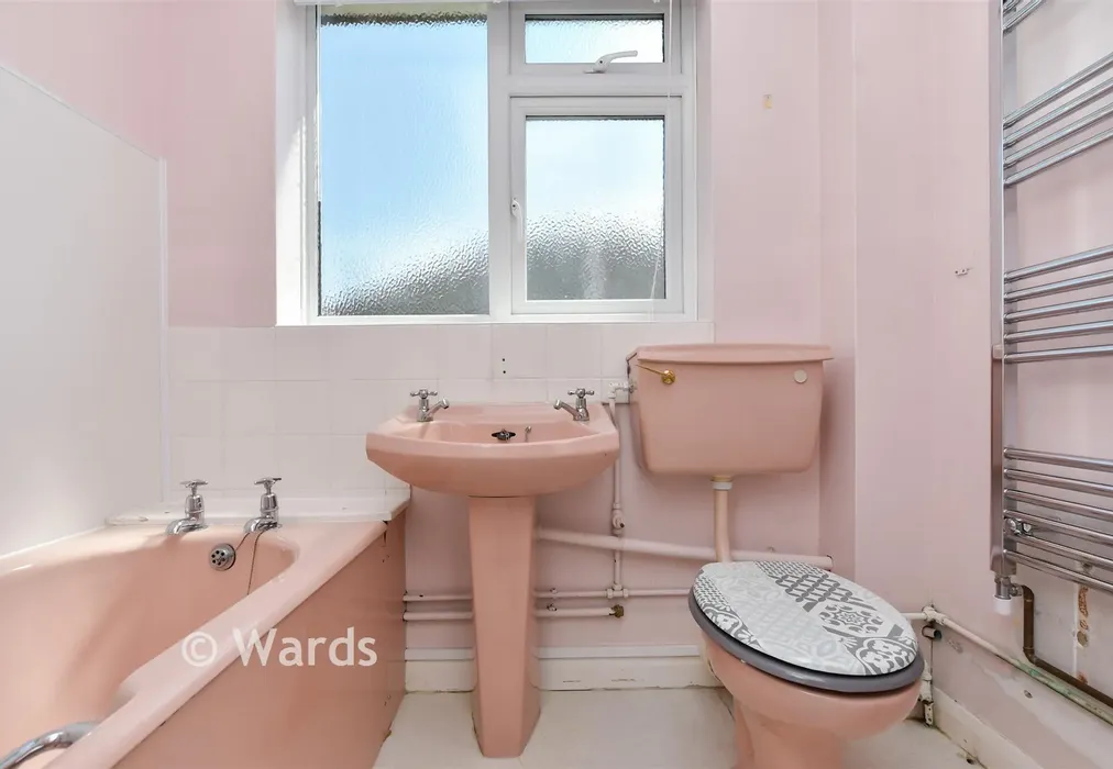 Bathroom - Bridgefield Road, Whitstable, Kent - Wards of Kent