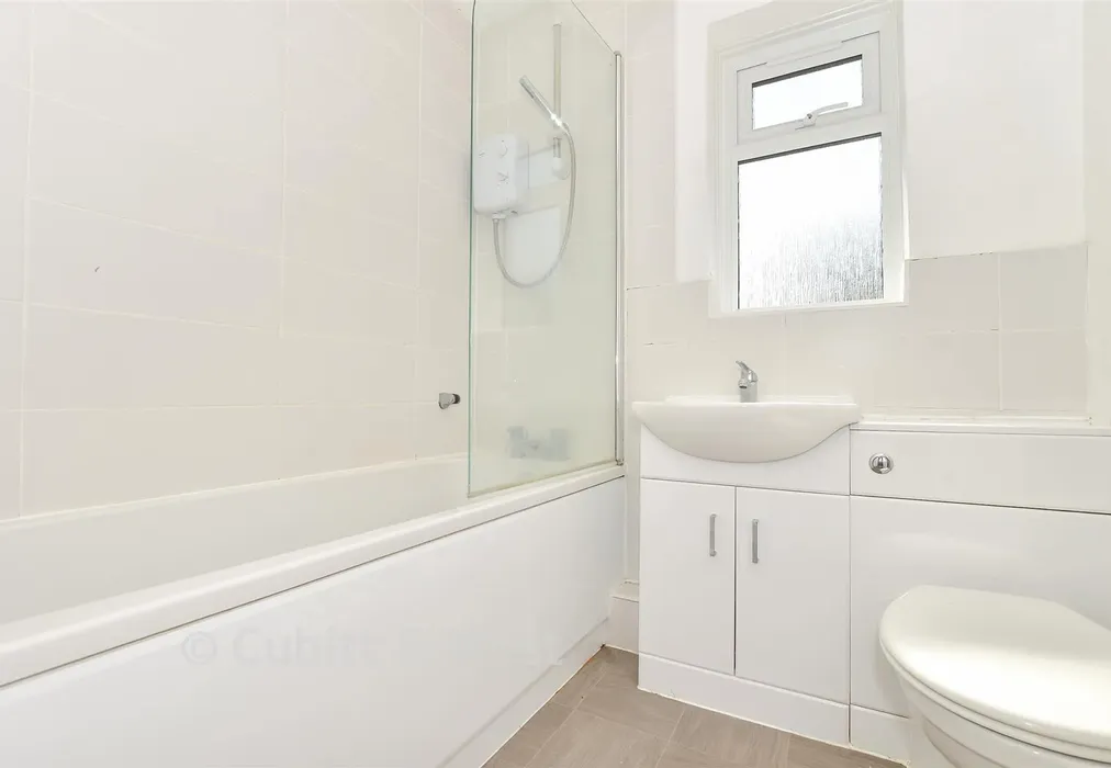 Bathroom - Tollwood Park, Crowborough, East Sussex - Wards of Kent
