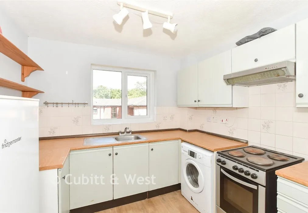 Kitchen - Tollwood Park, Crowborough, East Sussex - Wards of Kent