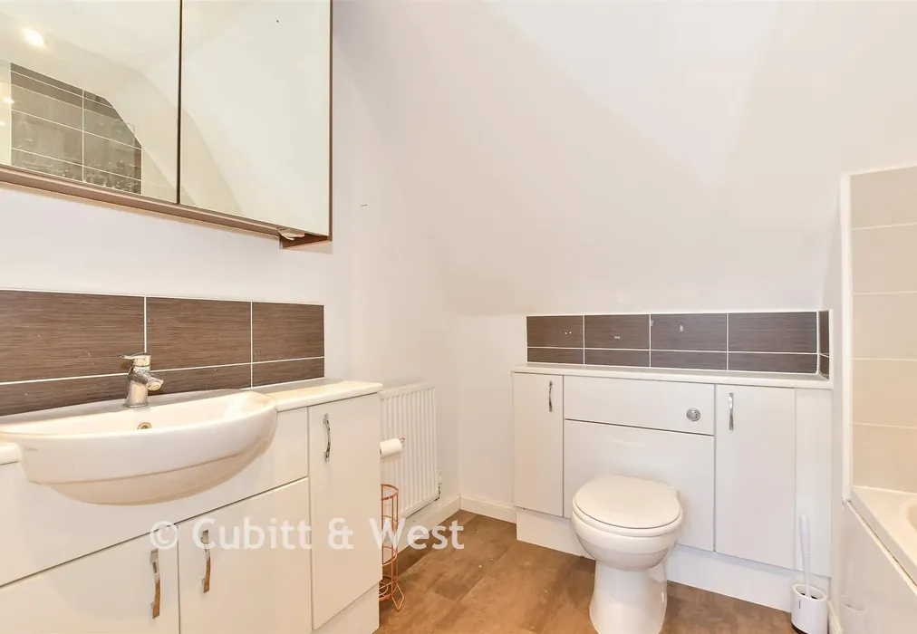 Bathroom - Greenhurst Drive, East Grinstead, West Sussex - Wards of Kent