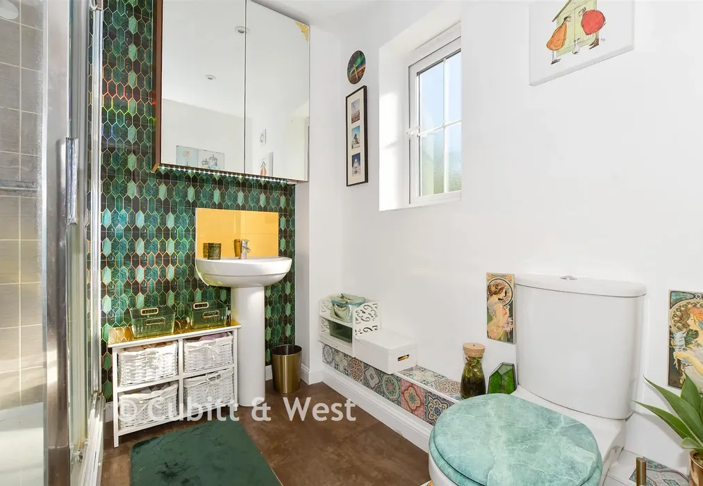 En-Suite Shower Room - Greenhurst Drive, East Grinstead, West Sussex - Wards of Kent