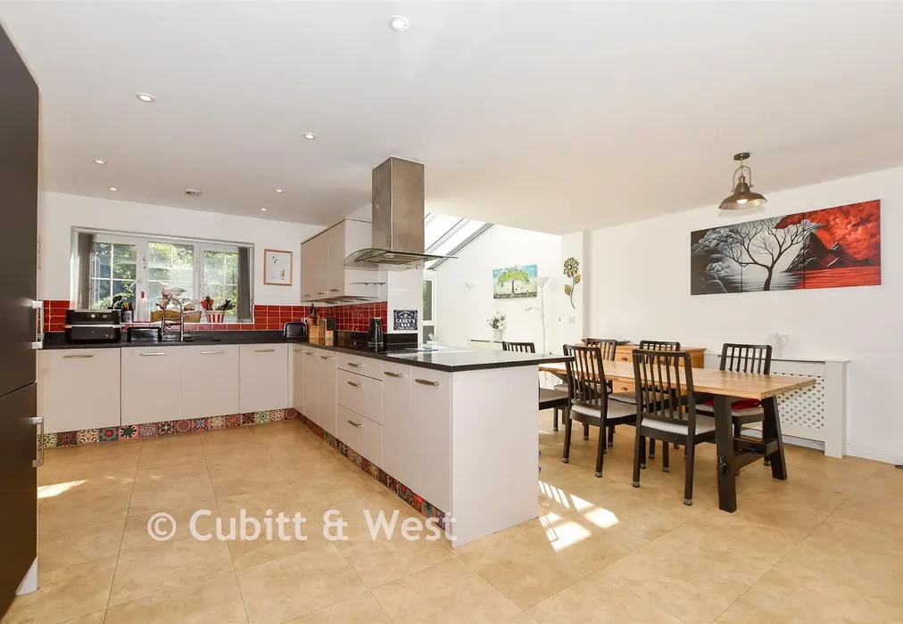 Kitchen - Greenhurst Drive, East Grinstead, West Sussex - Wards of Kent