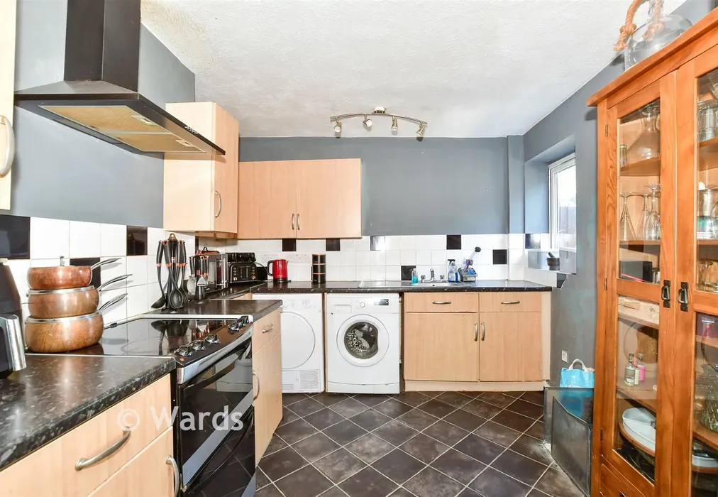 Kitchen - Oaktree Avenue, Maidstone, Kent - Wards of Kent