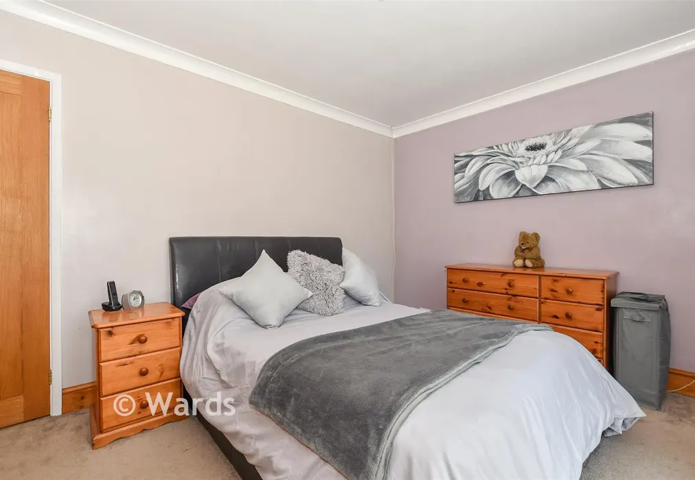 Bedroom 1 - Station Road, Pluckley, Kent - Wards of Kent