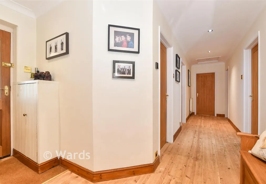 Entrance Hall - Station Road, Pluckley, Kent - Wards of Kent