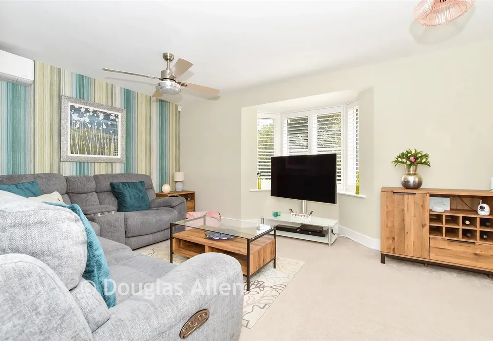 Lounge - Gardiners Close, Basildon, Essex - Wards of Kent