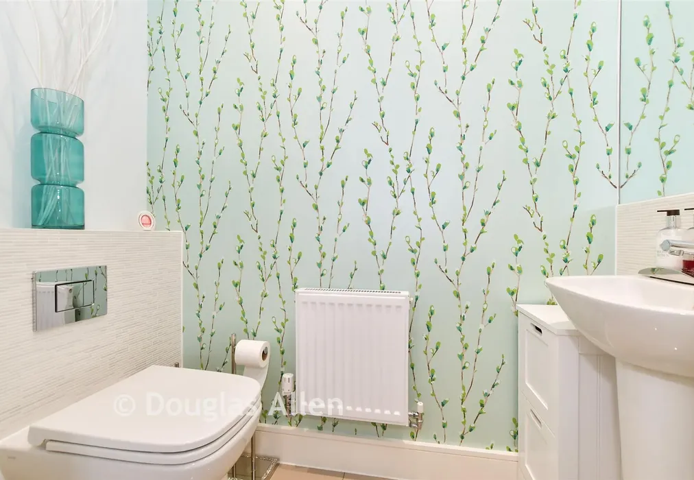 Cloakroom - Gardiners Close, Basildon, Essex - Wards of Kent