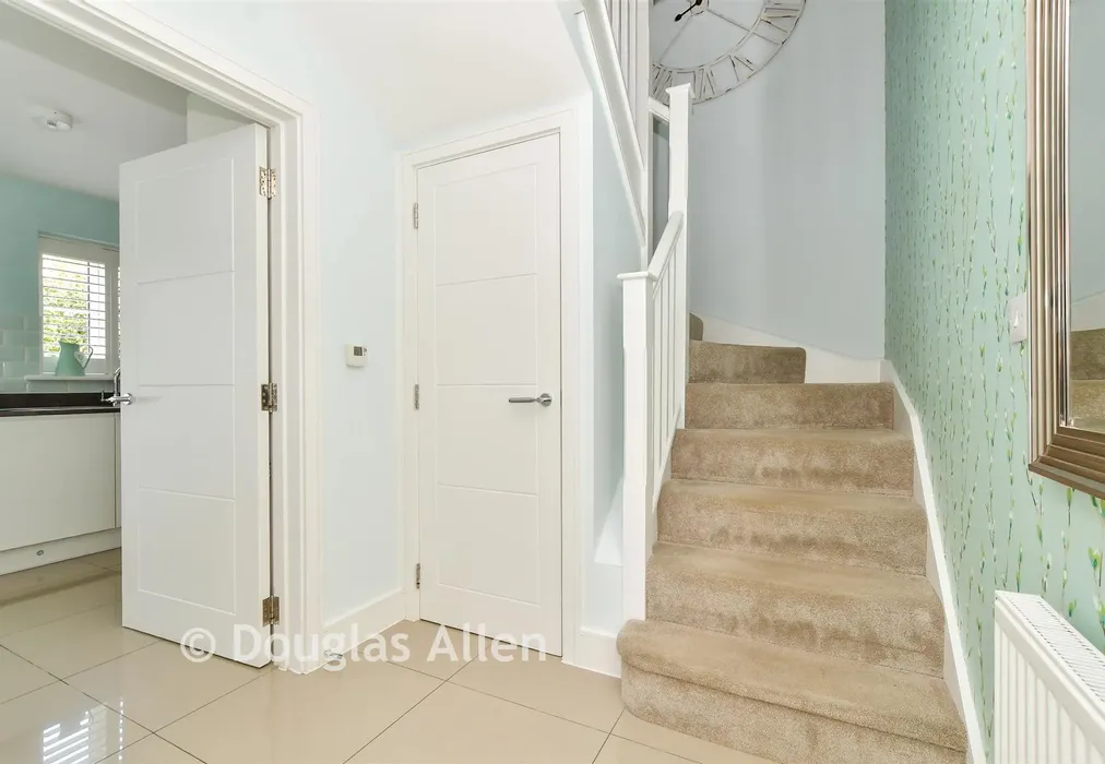 Hallway - Gardiners Close, Basildon, Essex - Wards of Kent