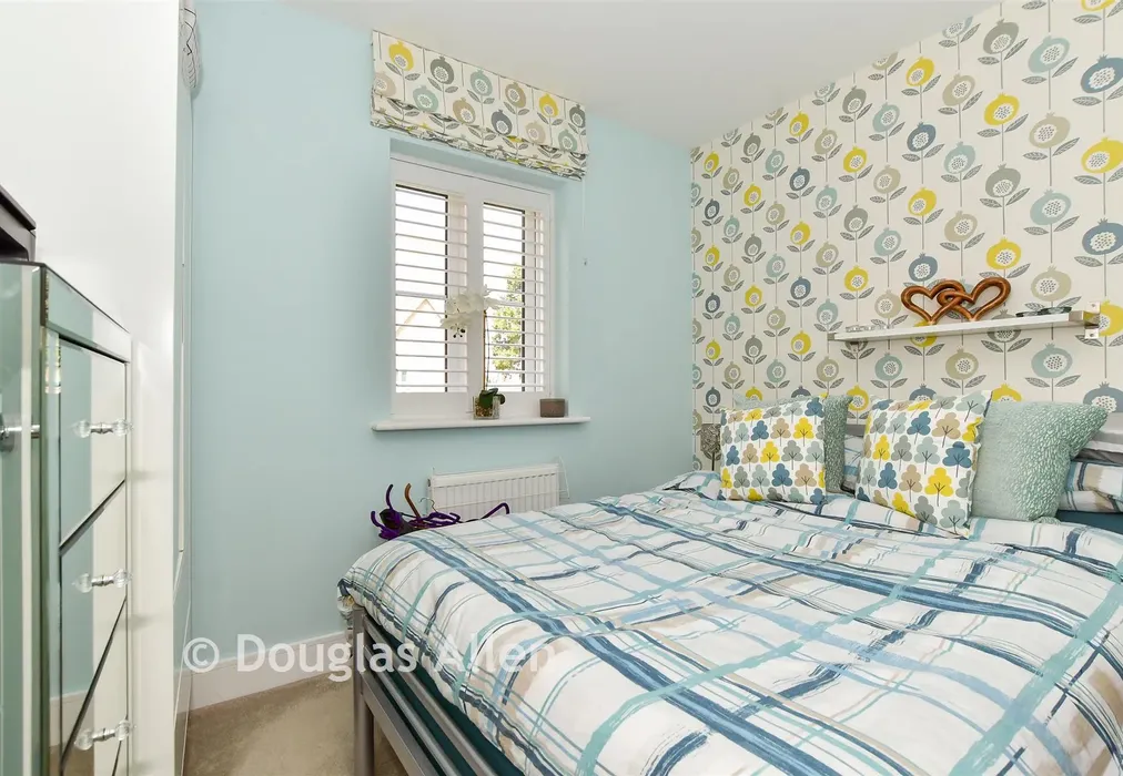 Bedroom 2 - Gardiners Close, Basildon, Essex - Wards of Kent