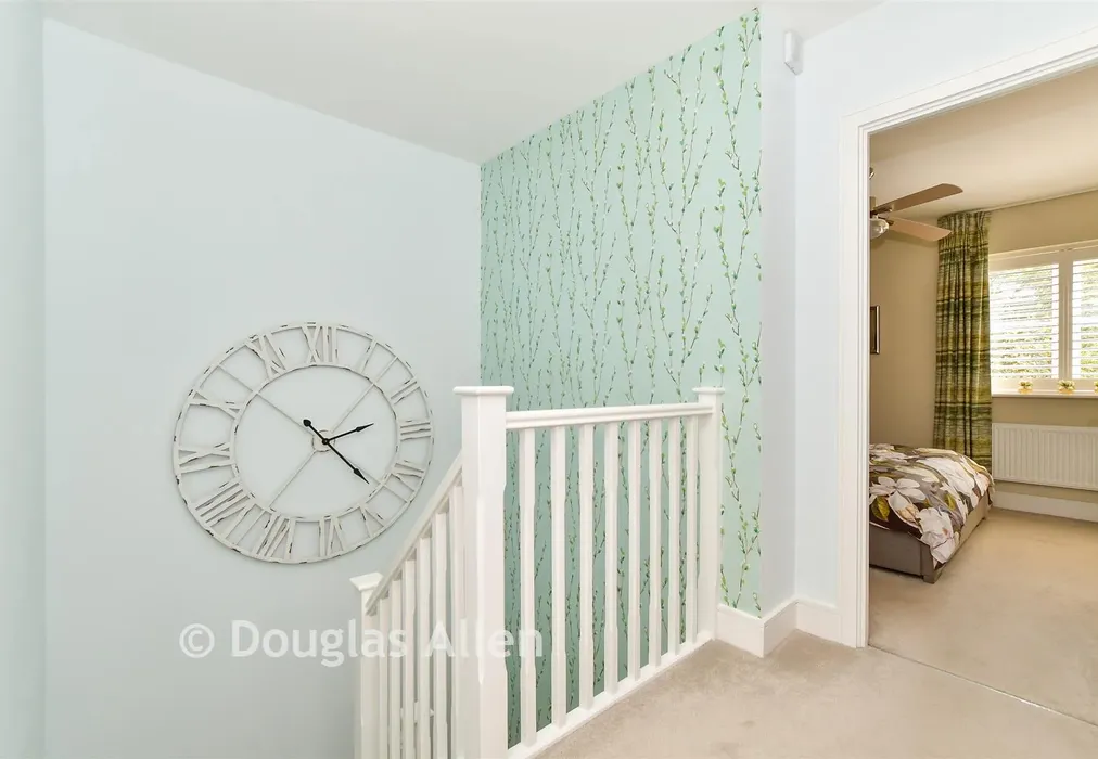 Landing - Gardiners Close, Basildon, Essex - Wards of Kent