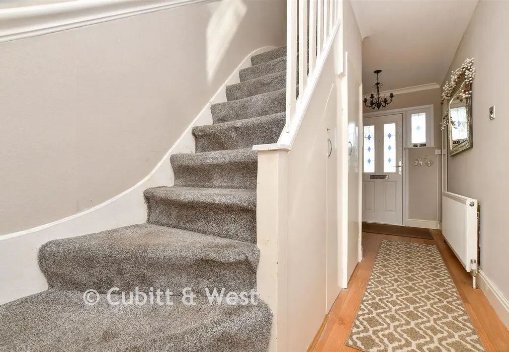 Entrance Hall - Poulton Avenue, Sutton, Surrey - Wards of Kent