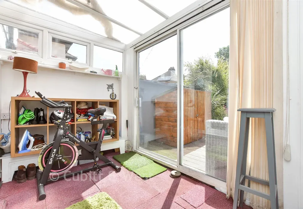 Lean-To - Poulton Avenue, Sutton, Surrey - Wards of Kent