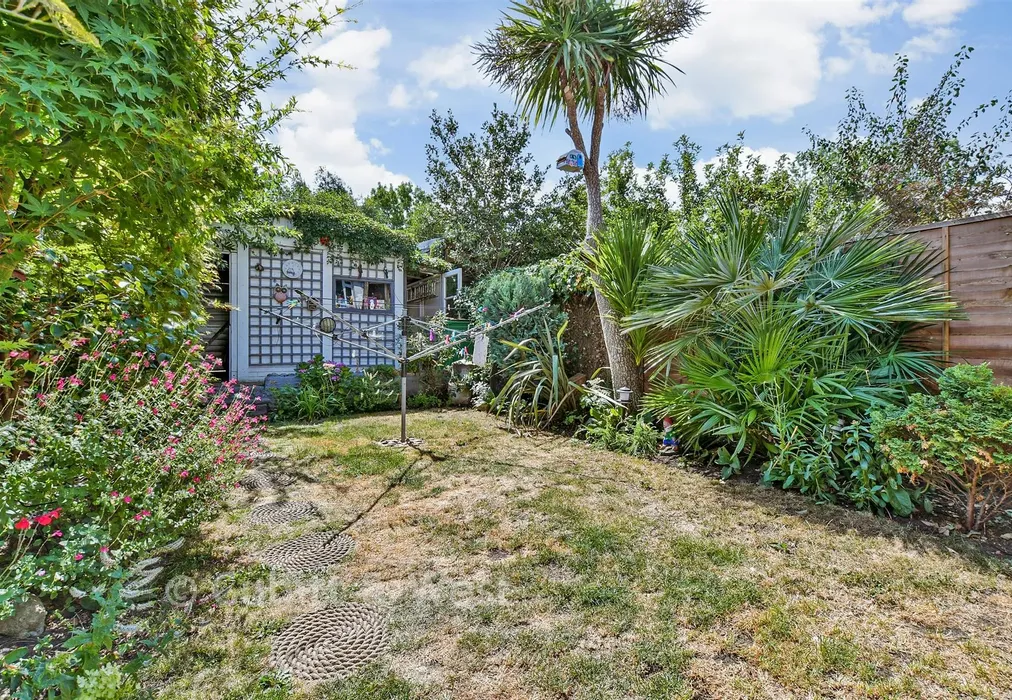 Rear Garden - Poulton Avenue, Sutton, Surrey - Wards of Kent