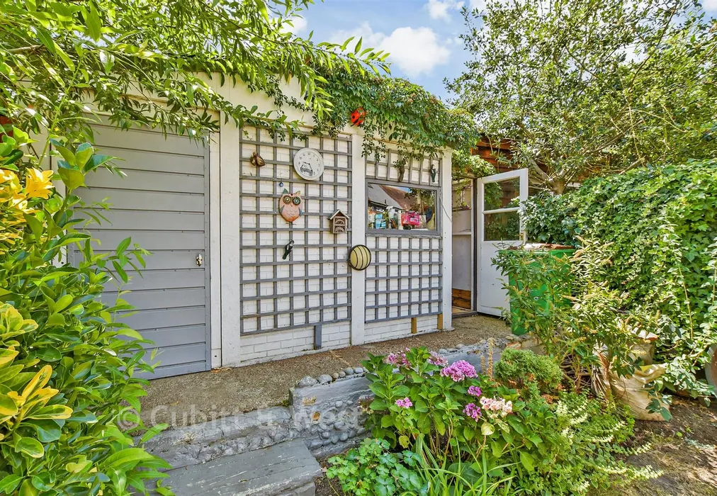 Garage - Poulton Avenue, Sutton, Surrey - Wards of Kent