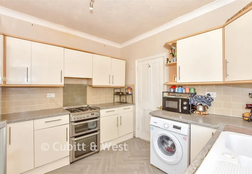 Kitchen - Stamshaw Road, Portsmouth, Hampshire - Wards of Kent