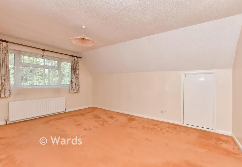 Bedroom 1 - The Shades, Rochester, Kent - Wards of Kent