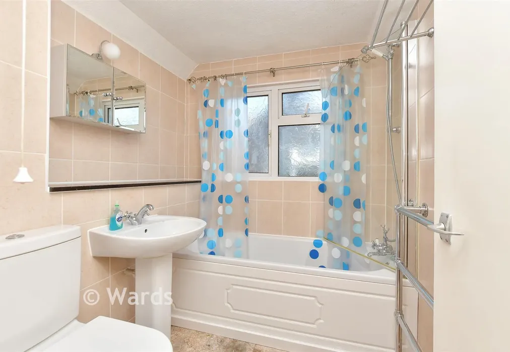 Bathroom - The Shades, Rochester, Kent - Wards of Kent