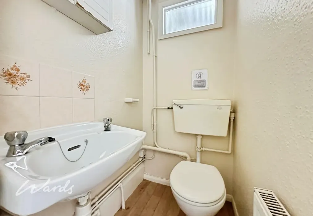 Bathroom - Tonbridge Road Maidstone ME16 - Wards of Kent