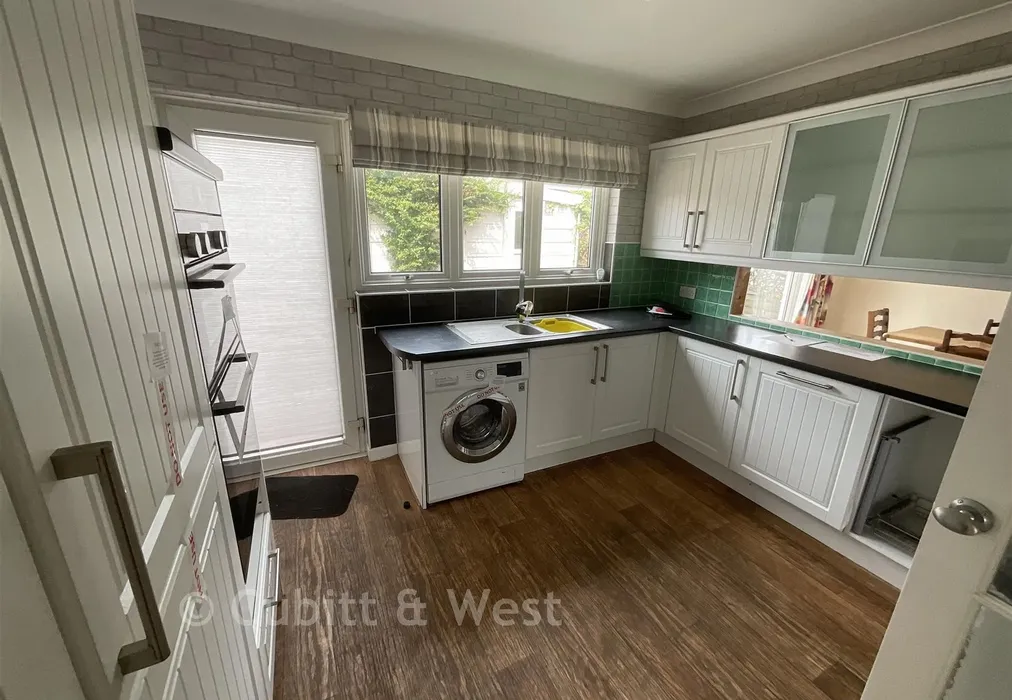 Kitchen - Birch Tree Close, Emsworth, Hampshire - Wards of Kent