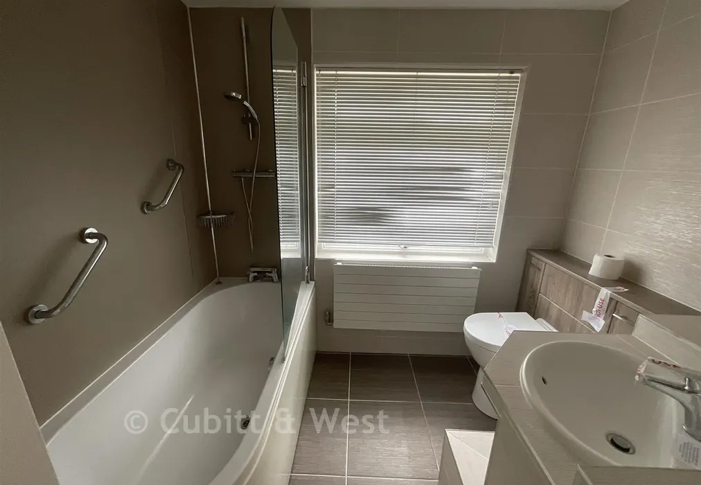 Bathroom - Birch Tree Close, Emsworth, Hampshire - Wards of Kent