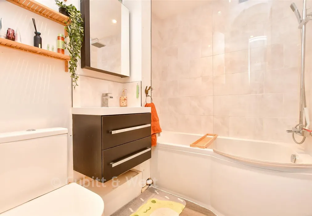 Bathroom - Worcester Road, Sutton, Surrey - Wards of Kent
