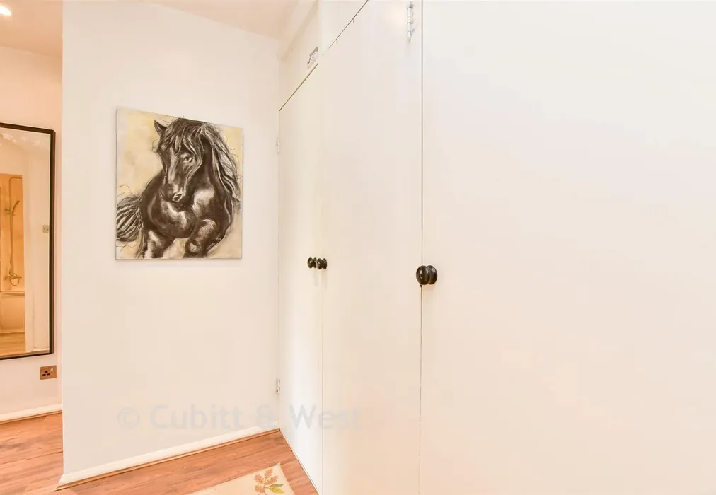 Entrance Hall - Worcester Road, Sutton, Surrey - Wards of Kent