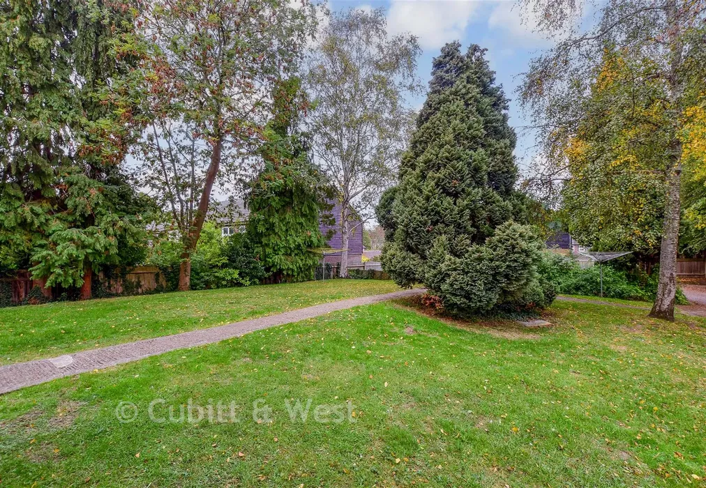 Communal Gardens - Worcester Road, Sutton, Surrey - Wards of Kent