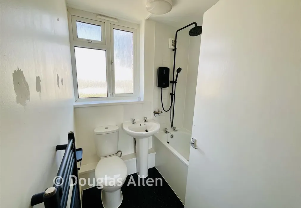 Bathroom - Victor Walk, Hornchurch, Essex - Wards of Kent