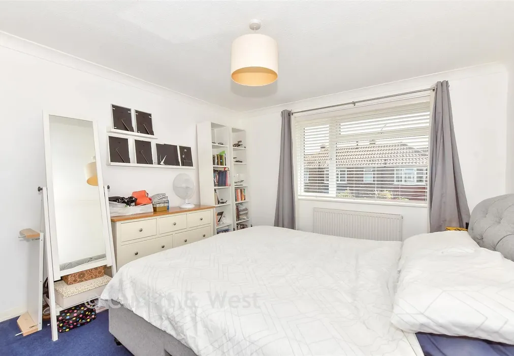 Bedroom 1 - St. Thomas's Court, Portsmouth, Hampshire - Wards of Kent
