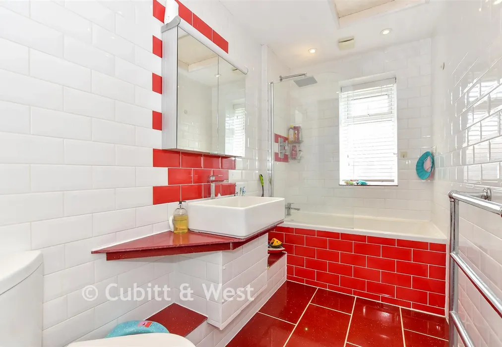 Bathroom - St. Thomas's Court, Portsmouth, Hampshire - Wards of Kent