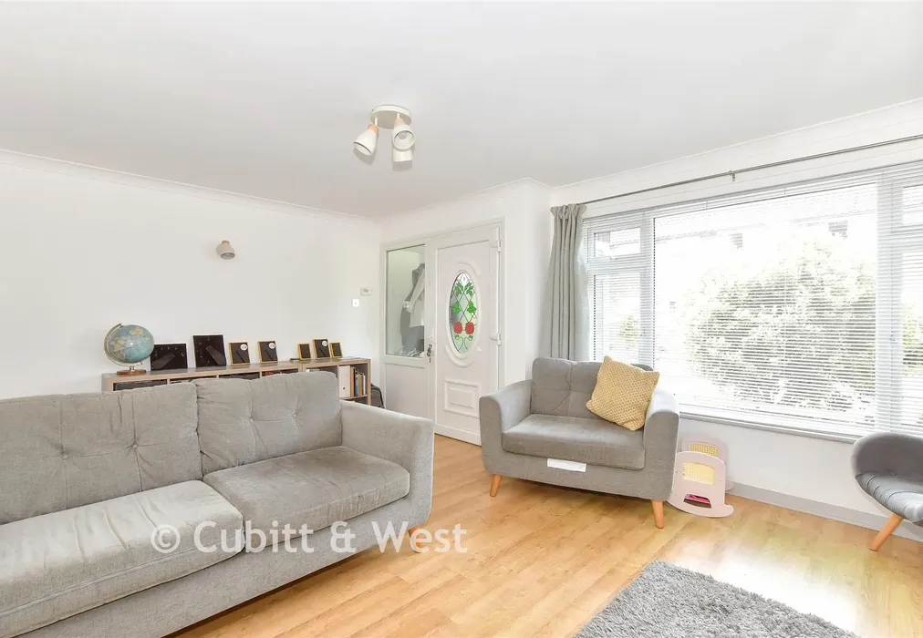 Lounge - St. Thomas's Court, Portsmouth, Hampshire - Wards of Kent