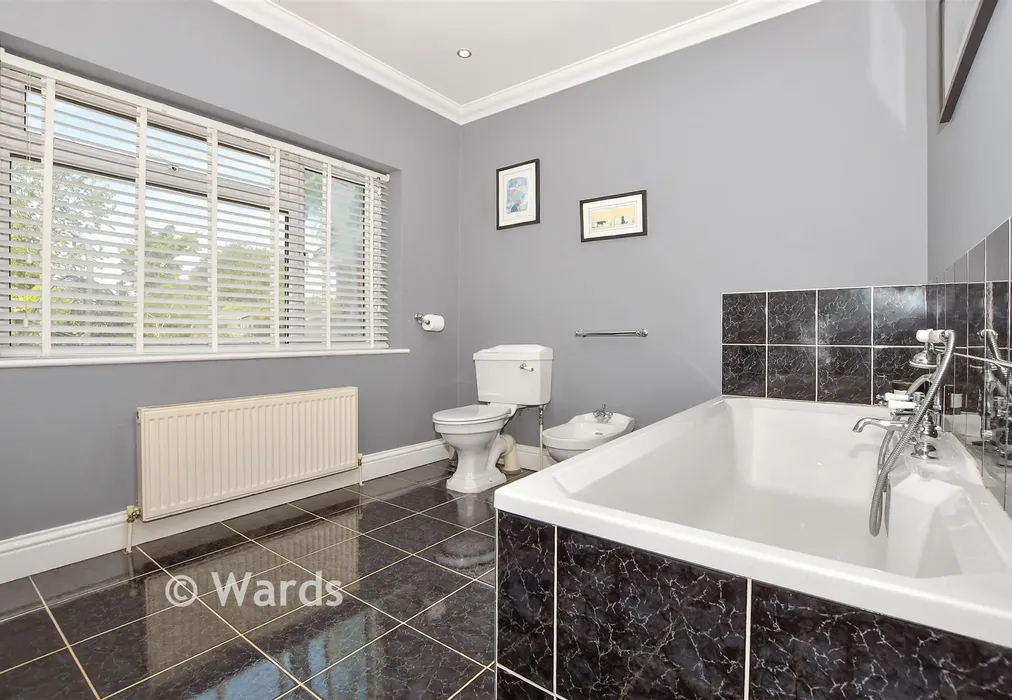 En-Suite Bathroom - Five Oak Green Road, Five Oak Green, Tonbridge, Kent - Wards of Kent