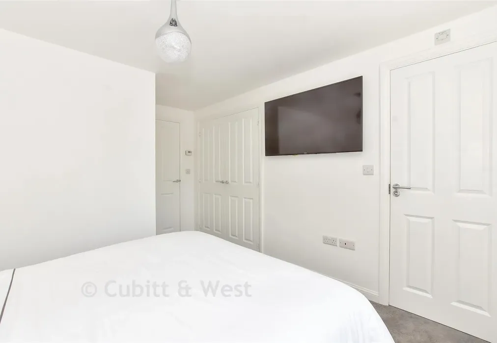 Bedroom 1 - Toddington Lane, Littlehampton, West Sussex - Wards of Kent