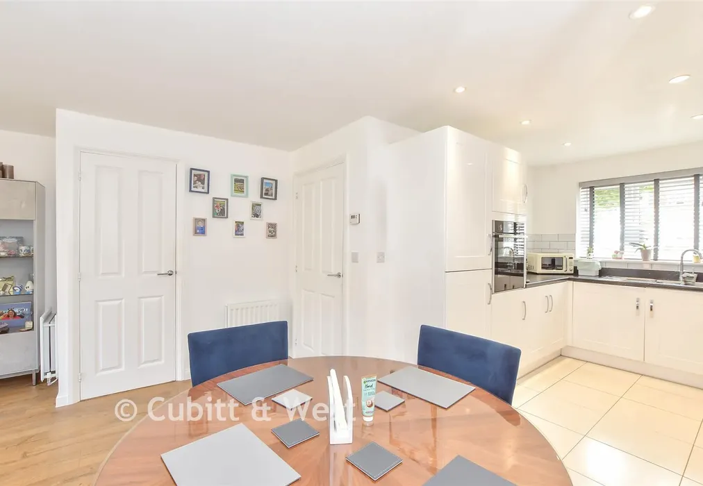 Internal Lifestyle Photograph - Toddington Lane, Littlehampton, West Sussex - Wards of Kent