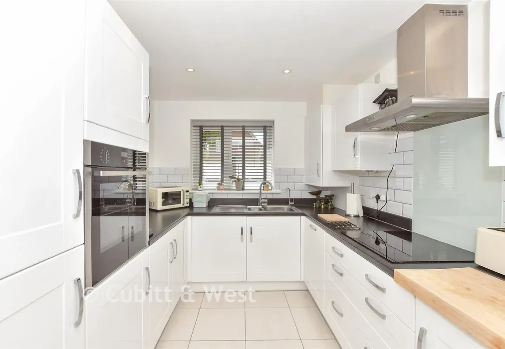 Kitchen - Toddington Lane, Littlehampton, West Sussex - Wards of Kent