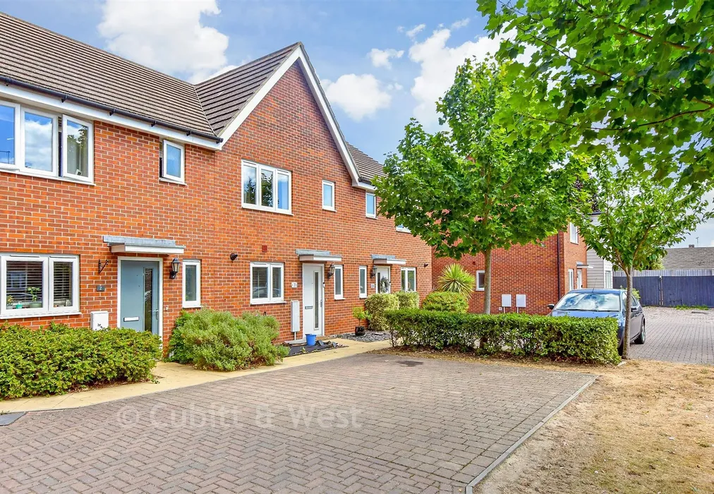 External Lifestyle Photograph - Toddington Lane, Littlehampton, West Sussex - Wards of Kent