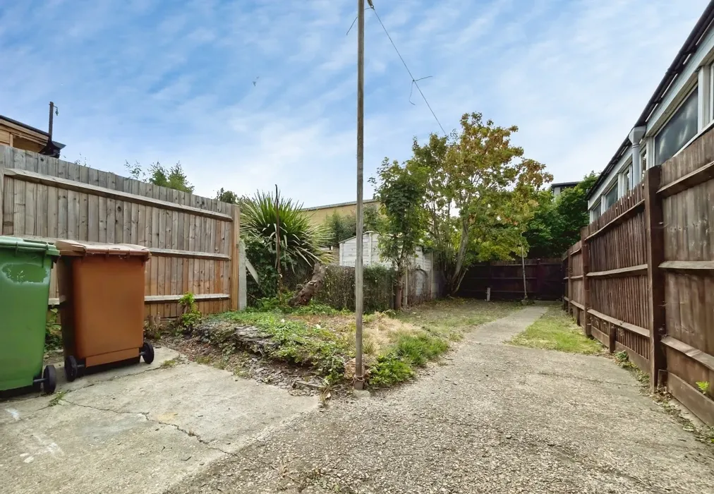 815a36a8-garden - Lucknow Road Paddock Wood TN12 - Wards of Kent