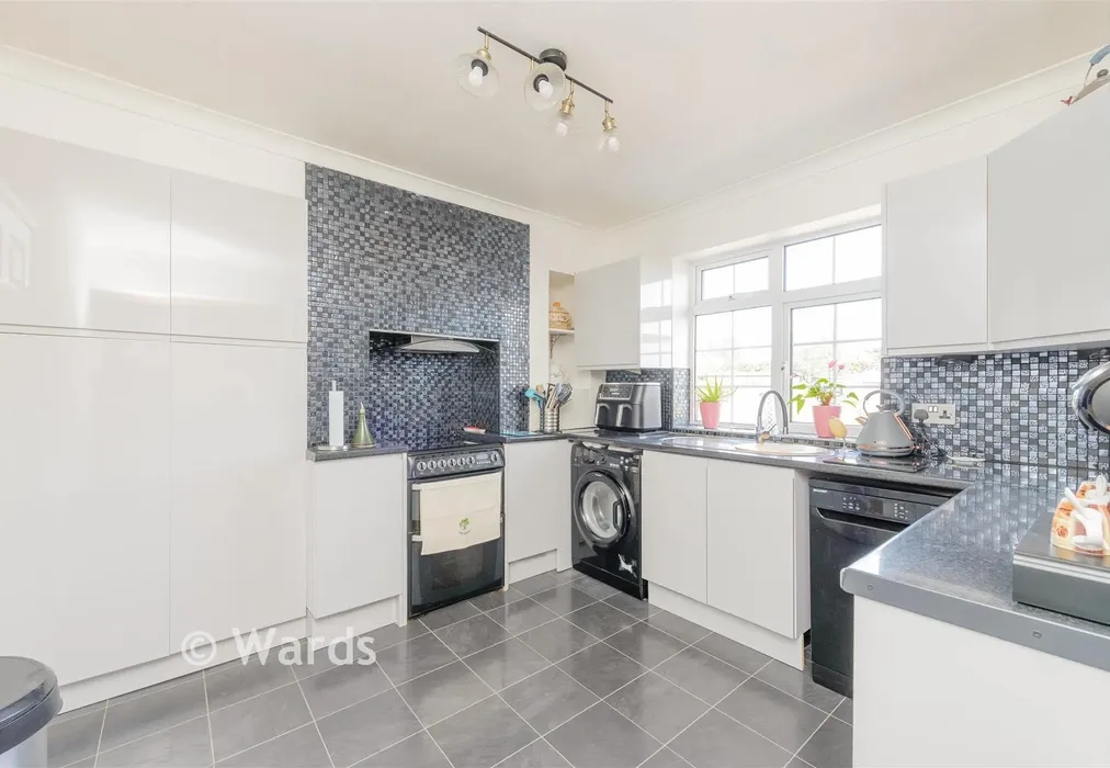 Kitchen - Woodland Close, Longfield, Kent - Wards of Kent