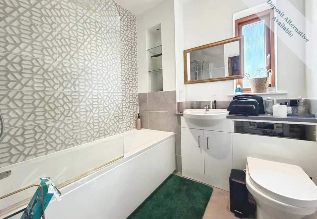 Bathroom - Palmer Avenue Gravesend DA12 - Wards of Kent